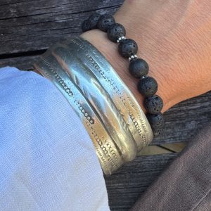 Armband av halvädelstenar – Lavasten